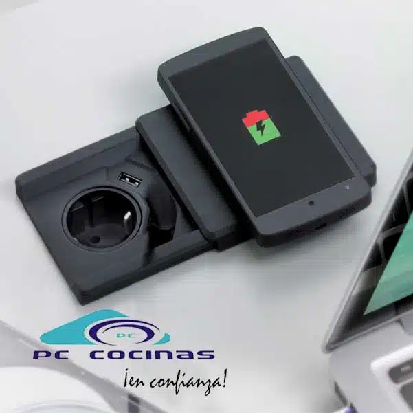 Enchufe USB y Qi