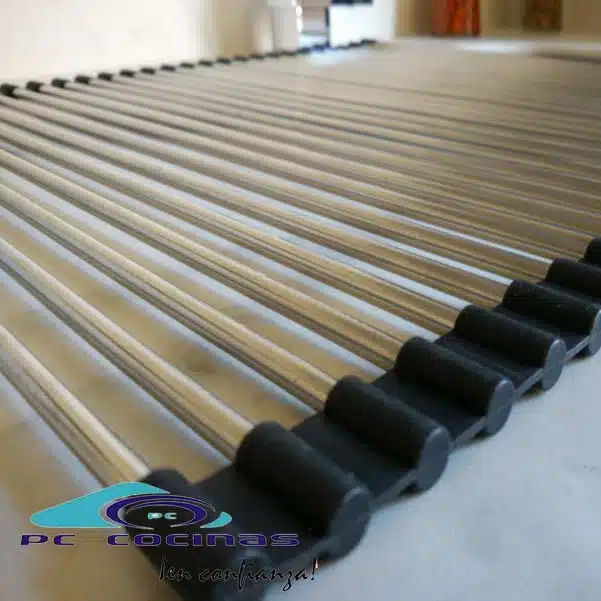 Detalle escurridor terminacion silicona negra