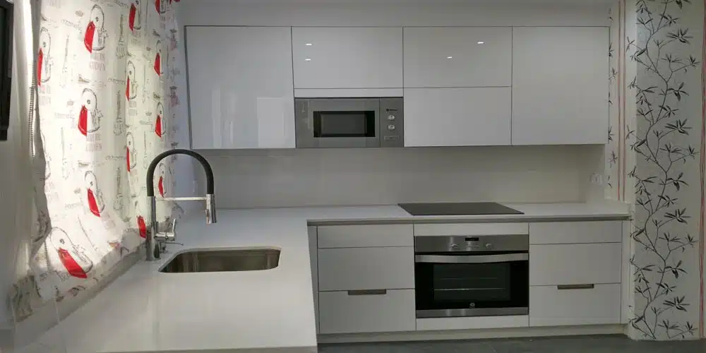 tu cocina en blanco