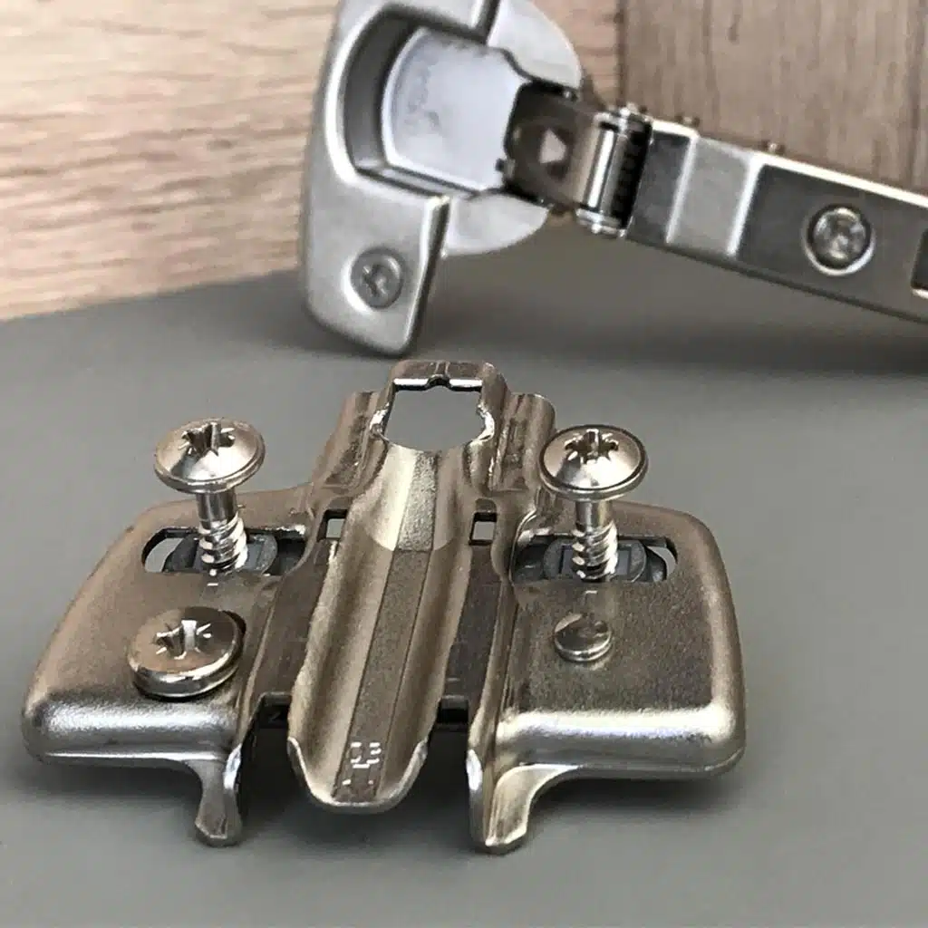 Bisagra Hettich sensys con freno 110 grados suave y silenciosa con base incluida - Imagen 3