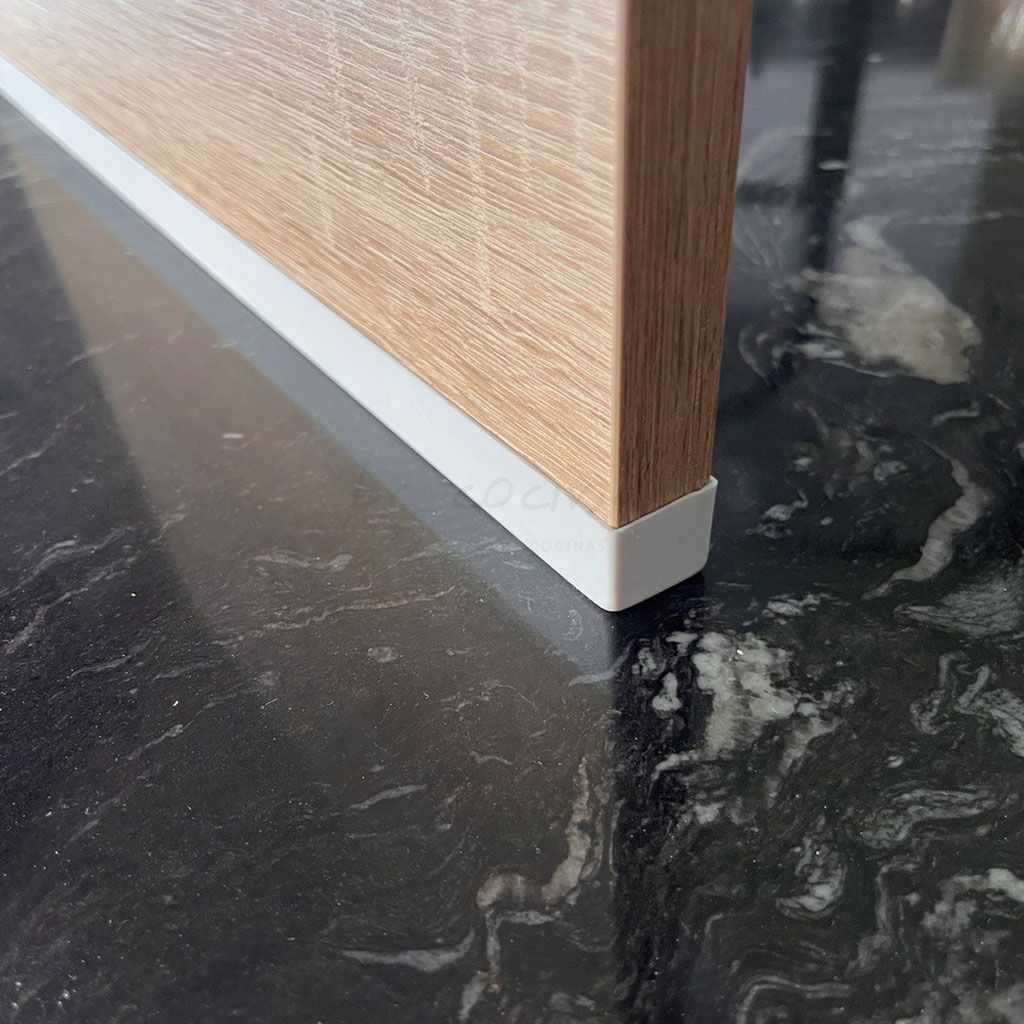 embellecedor lateral mueble