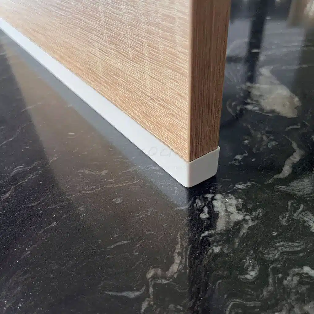 embellecedor lateral mueble