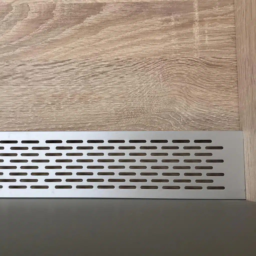 Rejilla de ventilación en aluminio para cocina. - Imagen 2