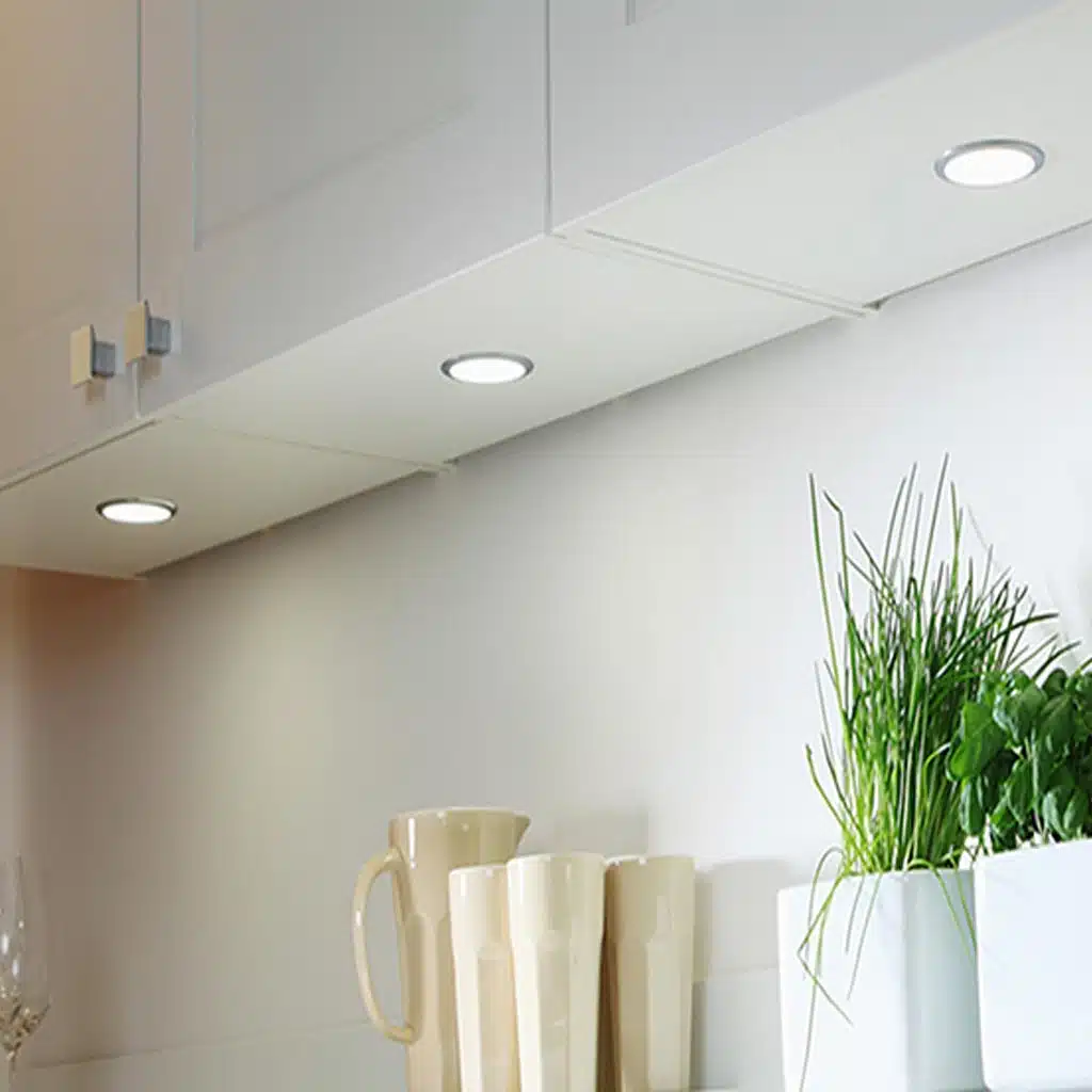 Foco LED encastre 220 con aro decorativo en ABS acabado aluminio - Imagen 4