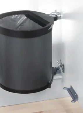 Cubo de basura MÜLLBOY BIG detalle con puerta