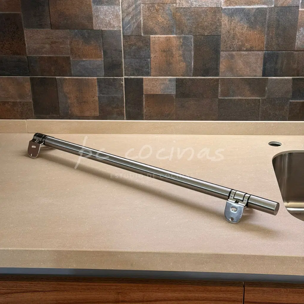 Bisagra Movi Corner articulada inox 70 cm de altura para puertas con tirador uñero - Imagen 4
