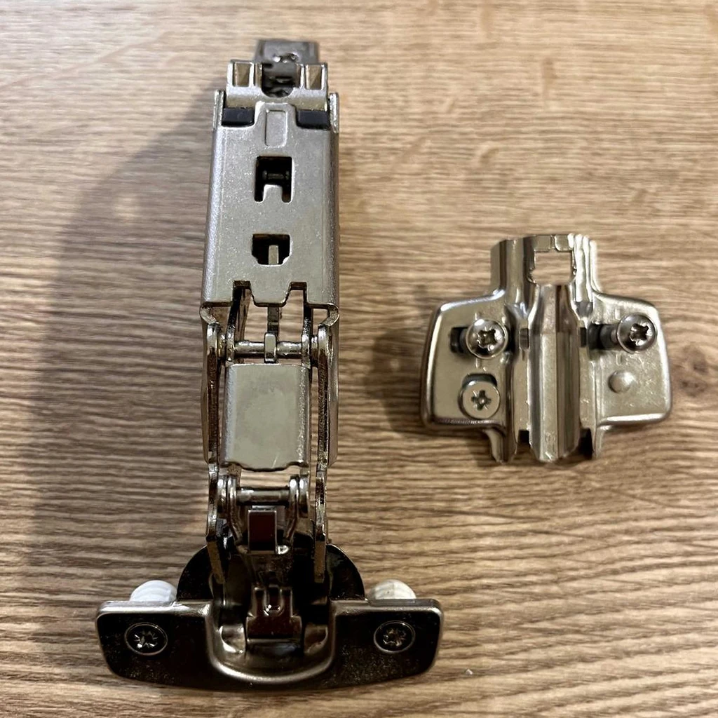 Bisagra Hettich sensys con freno 165 grados suave y silenciosa con base incluida