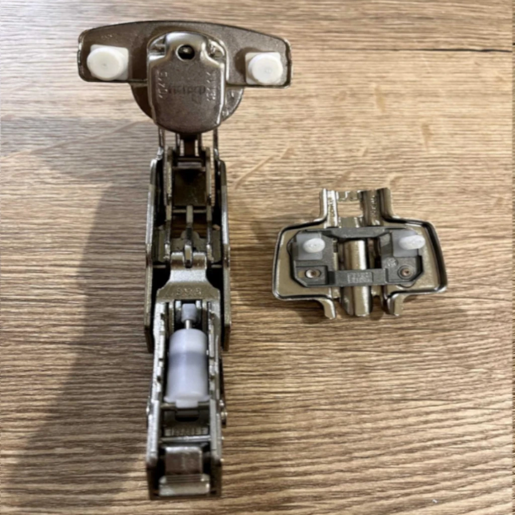 Bisagra Hettich sensys con freno 165 grados suave y silenciosa con base incluida - Imagen 3